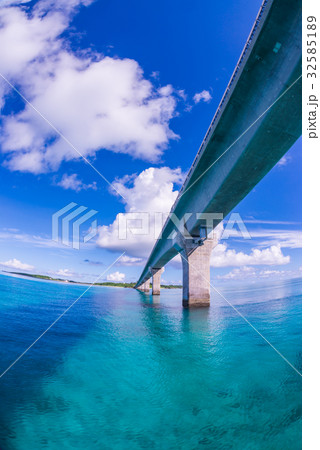 べた凪の海と空 32585189