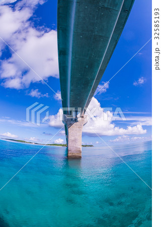 べた凪の海と空 32585193