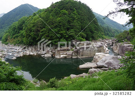 信州　木曽路の景勝　寝覚の床　全景　超広角　木曽川に侵食された奇岩がならぶ 32585282