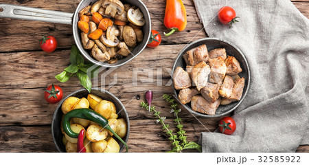 portion roast pork meat 32585922