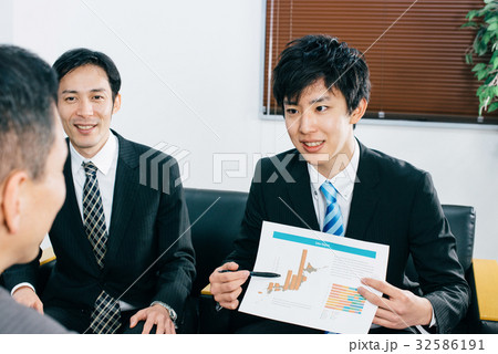 ビジネスマン　男性 32586191