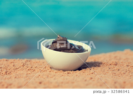 Dead Sea mud in a bowl on the beach Dead Sea mud in a bowl on the beach 32586341