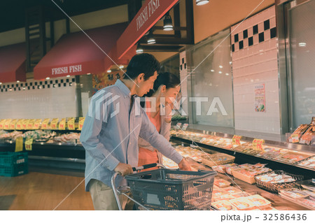 supermarket supermarket 32586436