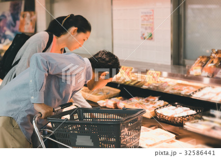 supermarket supermarket 32586441