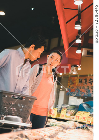 supermarket 32586445