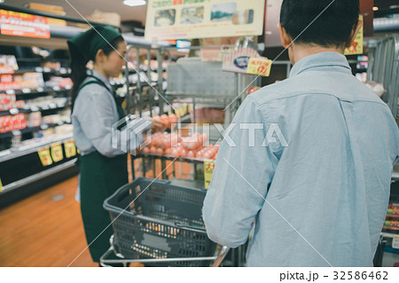 supermarket 32586462