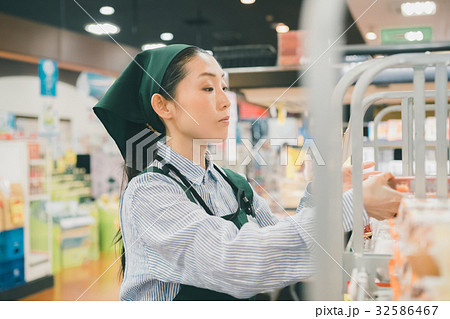 supermarket supermarket 32586467