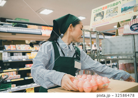 supermarket supermarket 32586478