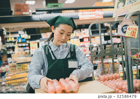supermarket supermarket 32586479
