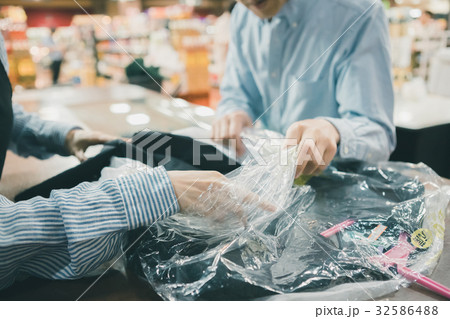 supermarket 32586488