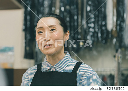 supermarket 32586502