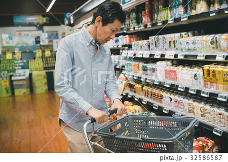 supermarket 32586587