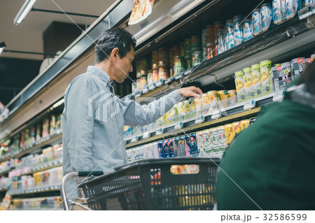 supermarket 32586599