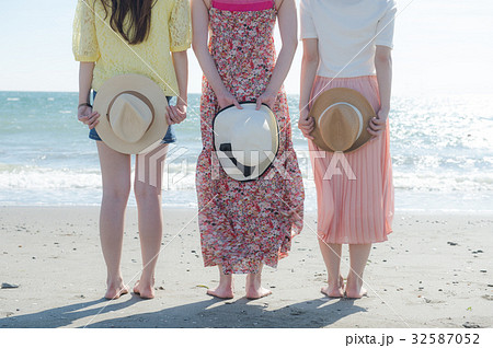 女子旅 南国リゾート 女性3人 女子旅 南国リゾート 女性3人 32587052