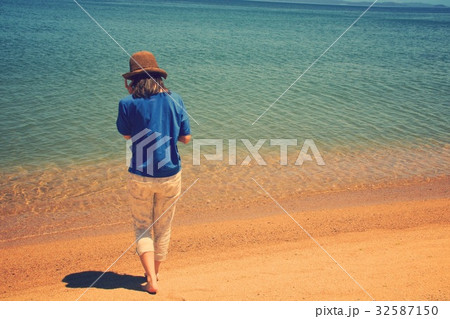海辺の女性 海辺の女性 32587150