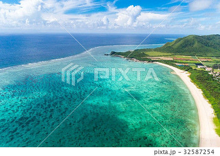 石垣島北部の海 空撮の写真素材