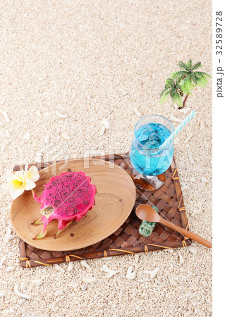 ドラゴンフルーツde一杯♪ ビーチバージョン ドラゴンフルーツde一杯♪ ビーチバージョン 32589728