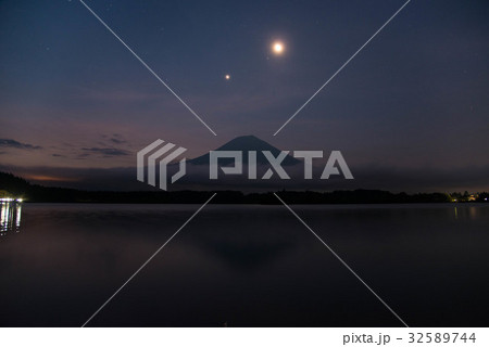 田貫湖より三日月と金星と富士山 田貫湖より三日月と金星と富士山 32589744