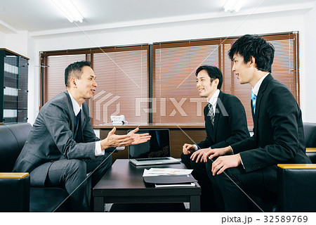 ビジネスマン 男性 ビジネスマン 男性 32589769