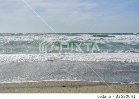 Sea waves with foam at the shore of national park 32590643