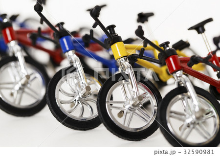 自転車 駐輪 駐輪場 白バック 自転車 駐輪 駐輪場 白バック 32590981