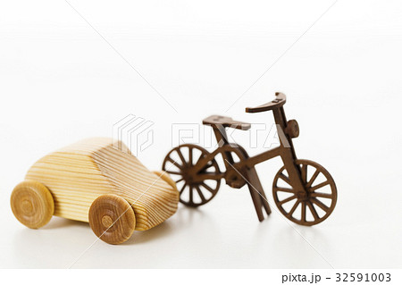 交通事故　自転車　車　自動車　 32591003