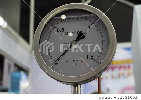 Pressure gauge / gage installed in a machine 32591063