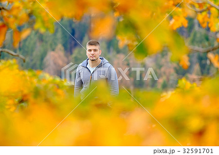 Tourist hiking in Sequoia National Park at autumn Tourist hiking in Sequoia National Park at autumn 32591701