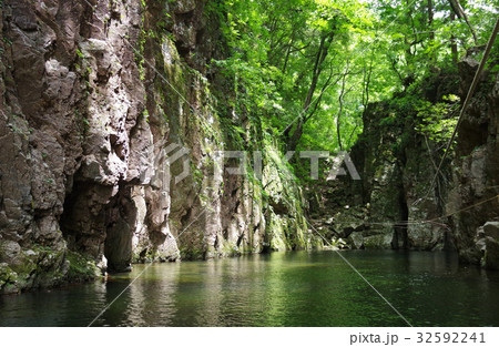 二段滝への峡谷 32592241