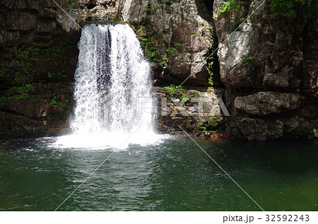 三段峡の二段滝 32592243