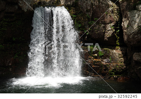 三段峡の二段滝 32592245