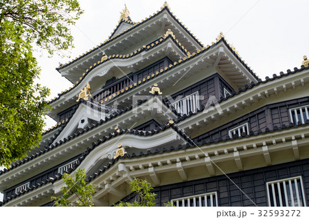 岡山城の天守 32593272