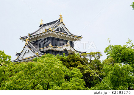 岡山城の天守 32593276