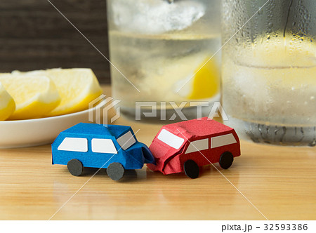 飲酒運転　酒酔い運転　酒気帯び運転　レモンサワー　酒 32593386