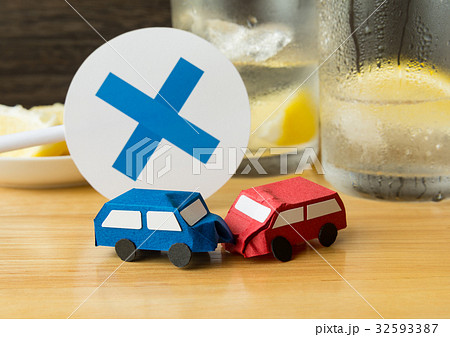 飲酒運転 酒酔い運転 酒気帯び運転 レモンサワー 酒 飲酒運転 酒酔い運転 酒気帯び運転 レモンサワー 酒 32593387