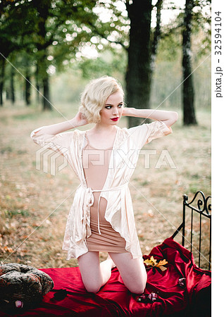 Beautiful and elegant blonde woman with red lips 32594104