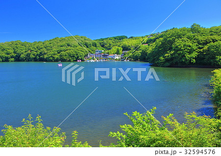 晴天下の一碧湖 32594576