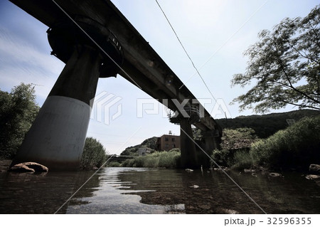 アンダーグラウンド アンダーグラウンド 32596355