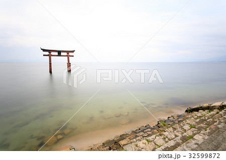 白髭神社 琵琶湖の鳥居 白髭神社 琵琶湖の鳥居 32599872