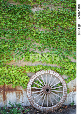 車輪と壁 車輪と壁 32602466