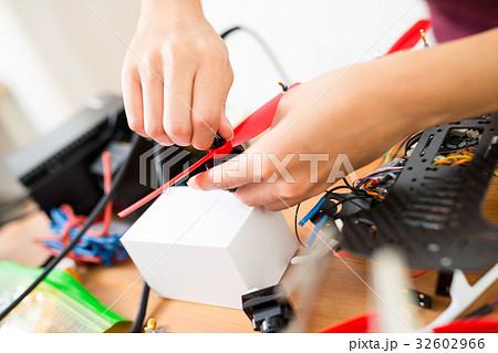 Woman install with the drone Woman install with the drone 32602966