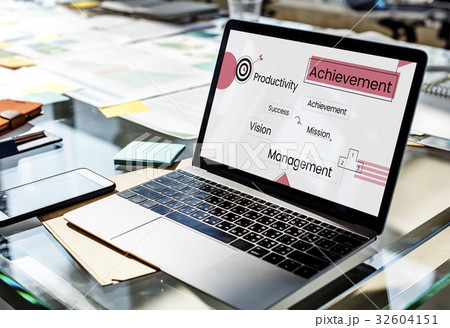 Business diagram on a laptop screen 32604151