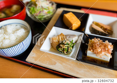 Japanese cuisine Japanese cuisine 32604732