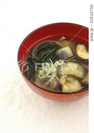茄子の味噌汁　家庭の味 32610750
