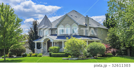 Custom built luxury house in the suburbs of Custom built luxury house in the suburbs of 32611303