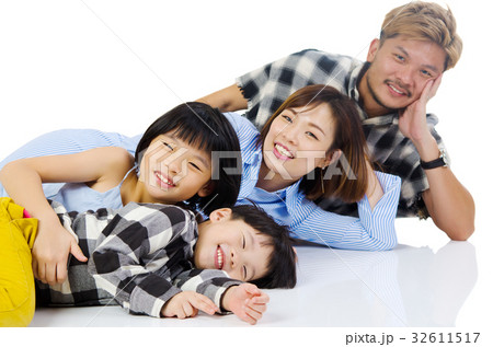 Asian family Asian family 32611517