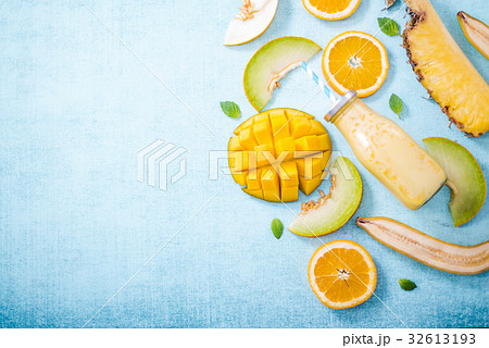 Tropical smoothie border background Tropical smoothie border background 32613193