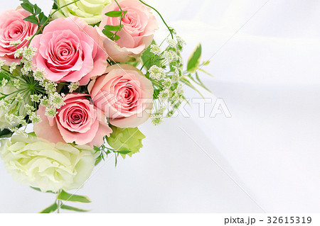 ピンクのバラのブーケ 32615319