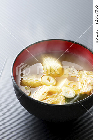 油揚げと豆腐の味噌汁9 油揚げと豆腐の味噌汁9 32617005