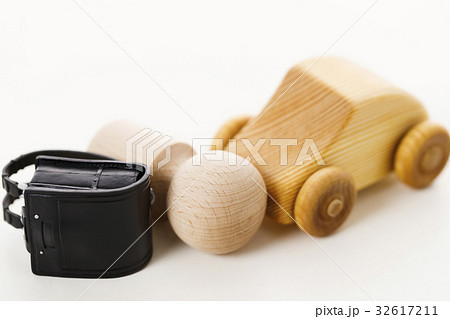 通学　登校　下校　小学生　ランドセル　交通事故 32617211